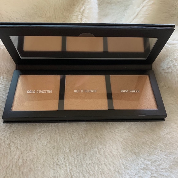 🆕 M∙A∙C Hyper Real Flow Palette “Get it Glowin” - Picture 9 of 14